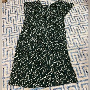 Kindred Bravely Deep Green and White Floral Delivery/ Nursing Gown
